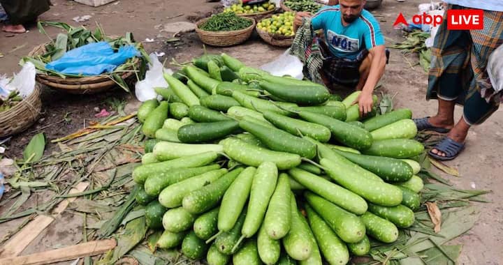 While buying bottle gourd, pay attention to its weight. The seeds of very heavy bottle gourd are often ripe, which makes it less tasty. Light gourd is considered fresh. Its seeds are also soft and taste better when eaten.