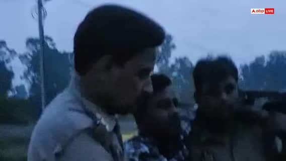 Aligarh News: रेप के मामले में फरार ई-रिक्शा चालक मुठभेड़ में गिरफ्तार, पैर में लगी गोली Aligarh News: रेप के मामले में फरार ई-रिक्शा चालक मुठभेड़ में गिरफ्तार, पैर में लगी गोली
