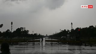 दिल्ली-NCR में बारिश, तेज हवाओं के साथ दिन में छाया अंधेरा; मौसम हुआ सुहाना