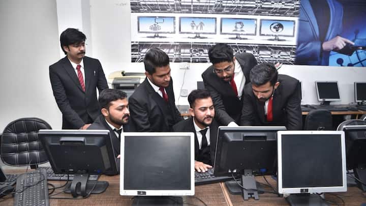 Apart from this, the field of digital marketing is continuously expanding for BA students. BA graduates can make a good start in this sector by learning skills like content writing, SEO, social media marketing and performance marketing.