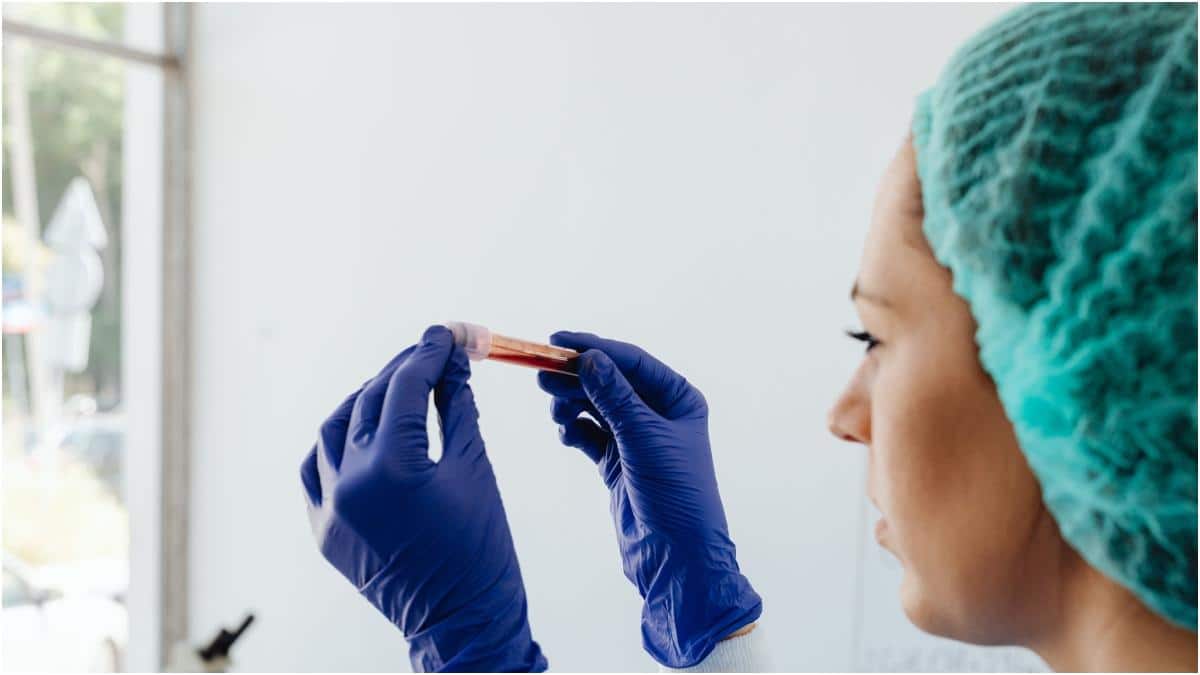 Blood Tests : రొటీన్​కు భిన్నంగా వైద్యులు సూచిస్తోన్న 5 రక్త పరీక్షలు.. వీటితో వ్యాధులు ముందుగానే గుర్తించవచ్చా?
