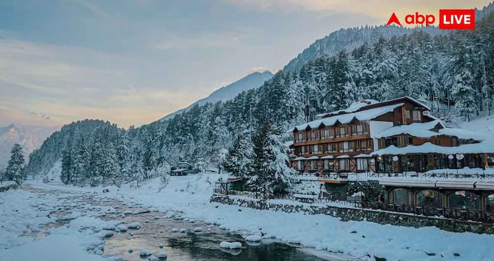अमरनाथ यात्रा के पारंपरिक मार्ग की शुरुआत पहलगाम से होती है. लिद्दर नदी के किनारे बसा यह खूबसूरत हिल स्टेशन अपनी ठंडी हवाओं, देवदार के जंगलों और बर्फ से ढके पहाड़ों के लिए जाना जाता है. यात्रा शुरू करने से पहले यहां कुछ समय बिताना खास एक्सपीरियंस देता है.