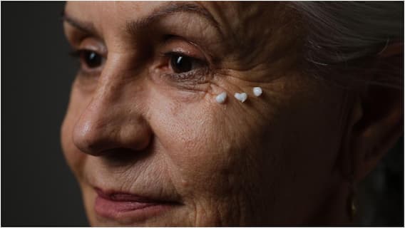 Premature Aging : ముడతలు, వృద్ధాప్యాన్ని వేగంగా పెంచే ఫుడ్స్ ఇవే.. ఎక్కువగా తింటే తెలియకుండా ముసలి అయిపోతారట Premature Aging : ముడతలు, వృద్ధాప్యాన్ని వేగంగా పెంచే ఫుడ్స్ ఇవే.. ఎక్కువగా తింటే తెలియకుండా ముసలి అయిపోతారట