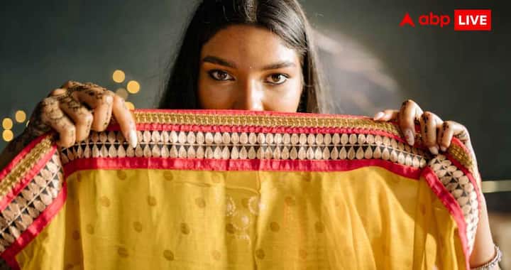 पुराने दुपट्टों या प्रिंटेड शर्ट्स के फैब्रिक से डिजाइनर ब्लाउज भी बनवाए जा सकते हैं. वहीं घर में मौजूद ओवरसाइज शर्ट्स को जींस या स्कर्ट के साथ टक-इन करके कैजुअल और स्टाइलिश लुक पाया जा सकता है.