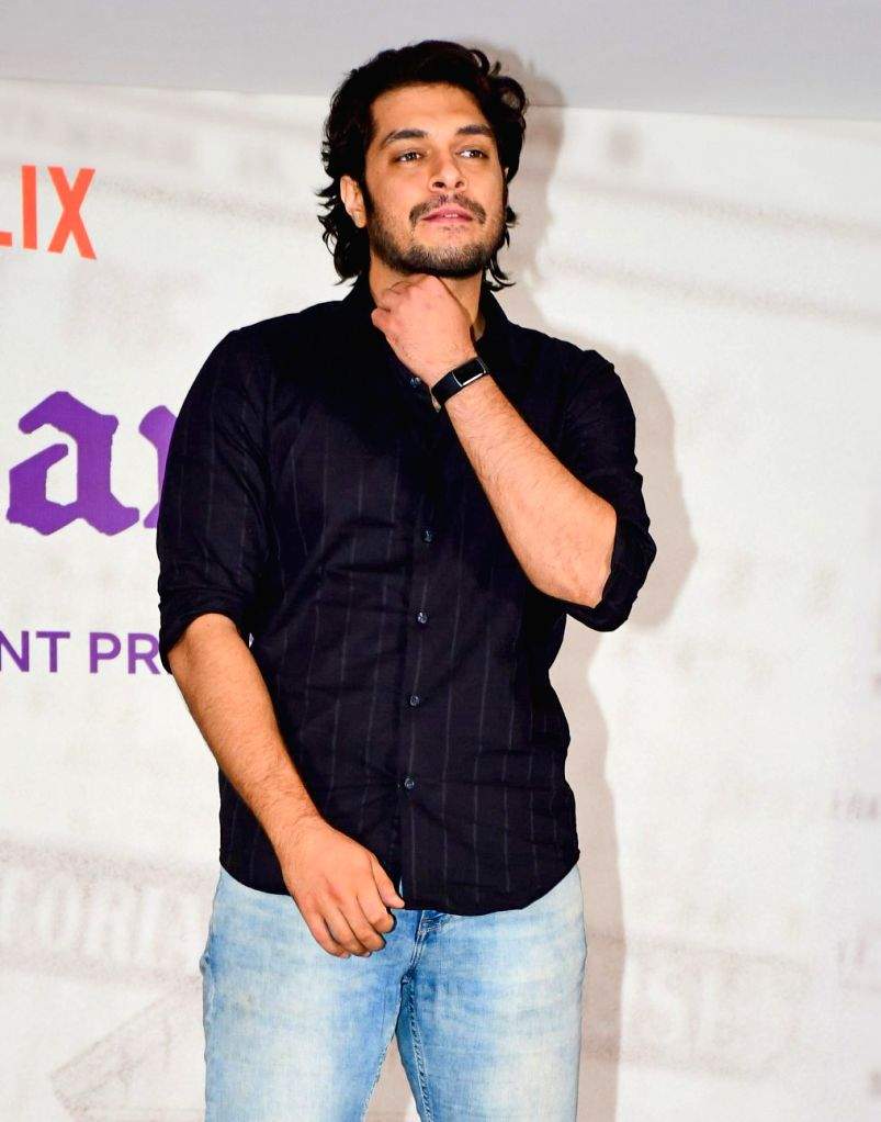 Even though Junaid Khan has done less films, his simplicity and behavior have made a special place in the hearts of many viewers.