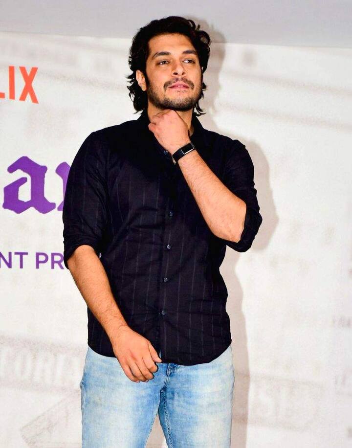Even though Junaid Khan has done less films, his simplicity and behavior have made a special place in the hearts of many viewers.
