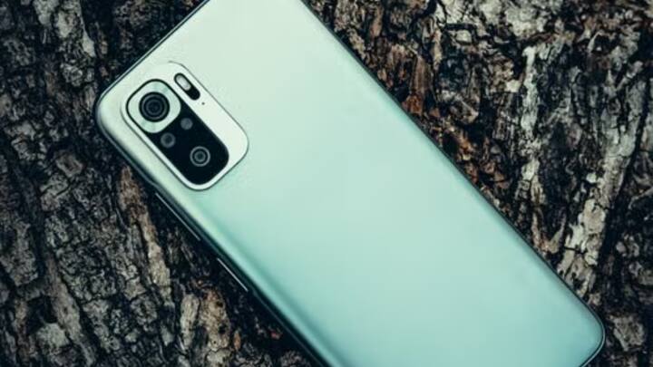 If your priority is a camera with more megapixels, then Redmi Note 14 SE 5G stands out in this list. It has a 100 MP primary camera which is capable of taking high resolution photos. With this, a 2 MP secondary camera and 16 MP front camera is available.