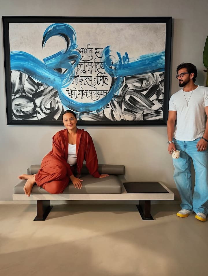 Sonakshi also told the story behind this. While sharing pictures of this special painting, Sonakshi Sinha wrote, 'When we got married, Pandit ji was chanting Gayatri Mantra and at the same time the sound of Azaan also reached our house.'