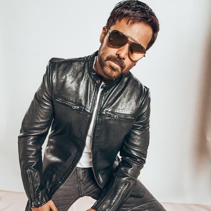 After this he worked in films like 'Tumsa Nahi Dekha', 'Zeher', 'Aashiq Banaya Aapne' and 'Gangster'.
