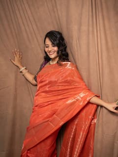 Anasuya Bharadwaj: కొంచెం ట్రెడిషన్... కొంచెం రెబలియన్... మళ్ళీ చీర కట్టిన అనసూయ