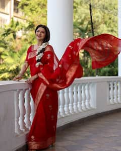 Bhagyashree Photo: રેડ સાડીમાં પરમ સુંદરી લાગી ભાગ્યશ્રી, જુઓ અભિનેત્રીની સુંદર તસવીરો