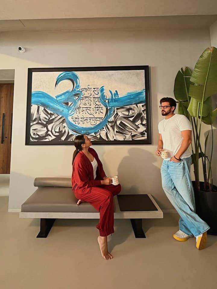 He further wrote, 'This beautiful painting, in which there is a confluence of Gayatri Mantra and Kalma, is enhancing the beauty of our house. I am sure that it will bring even more happiness, love and peace in our lives.