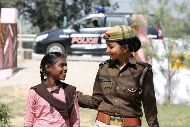 इस भर्ती में आवेदन करने वाले उम्मीदवार के पास किसी मान्यता प्राप्त विश्वविद्यालय से ग्रेजुएशन की डिग्री होना जरूरी है.अंतिम वर्ष के छात्र आवेदन के पात्र नहीं होंगे.