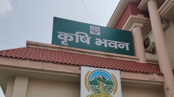 आवेदन करने की प्रोसेस को काफी आसान बनाया गया है जिससे किसानों को दफ्तरों के चक्कर न काटने पड़ें. इच्छुक किसान कृषि विभाग की ऑफिशियल वेबसाइट पर जाकर ऑनलाइन रजिस्ट्रेशन करा सकते हैं. इसमें आपको अपनी जमीन के कागज, आधार कार्ड और बैंक अकाउंट जैसी कुछ जरूरी डिटेल्स सबमिट करनी होती हैं.