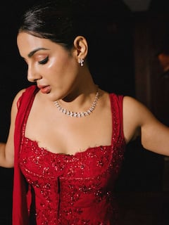 Samyuktha : రెడ్ డ్రెస్‌లో సంయుక్త - అందాలతో కుర్రాళ్ల మతి పోగొట్టేస్తోందిగా