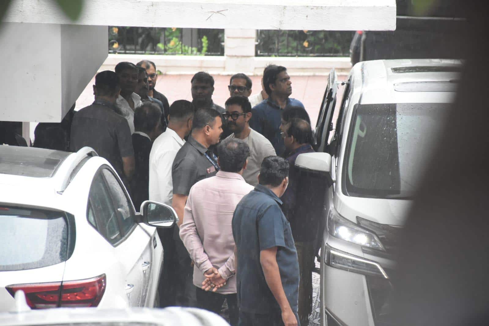 धोती-कुर्ता और पायल..., गौरी स्प्रैट संग शादी के बाद सामने आई आमिर खान की पहली झलक, वीडियो वायरल