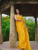 Bhagyashri Borse: లెనిన్ హీరోయిన్ భాగ్యశ్రీ... బ్యూటిఫుల్ ఎల్లో శారీ కట్టింది