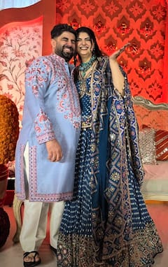 बोनी कपूर की बेटी अंशुला कपूर पर चढ़ा मेहंदी का रंग, नीले लहंगे में लगीं बेहद खूबसूरत, सौतेली बहनों ने भी लूटी महफिल
