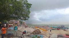 वाराणसी में बदला मौसम का मिजाज, गंगा घाटों पर ठंडी हवाओं का लुत्फ ले रहे लोग
