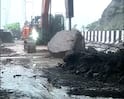 Pune Mumbai Missing Link Landslide : पुणे मुंबई मिसिंग लिंकवर दरड कोसळली, 100 टन ढिगारा रस्त्यावर, भला मोठा दगड पोकलेननं हटवणं अशक्य...