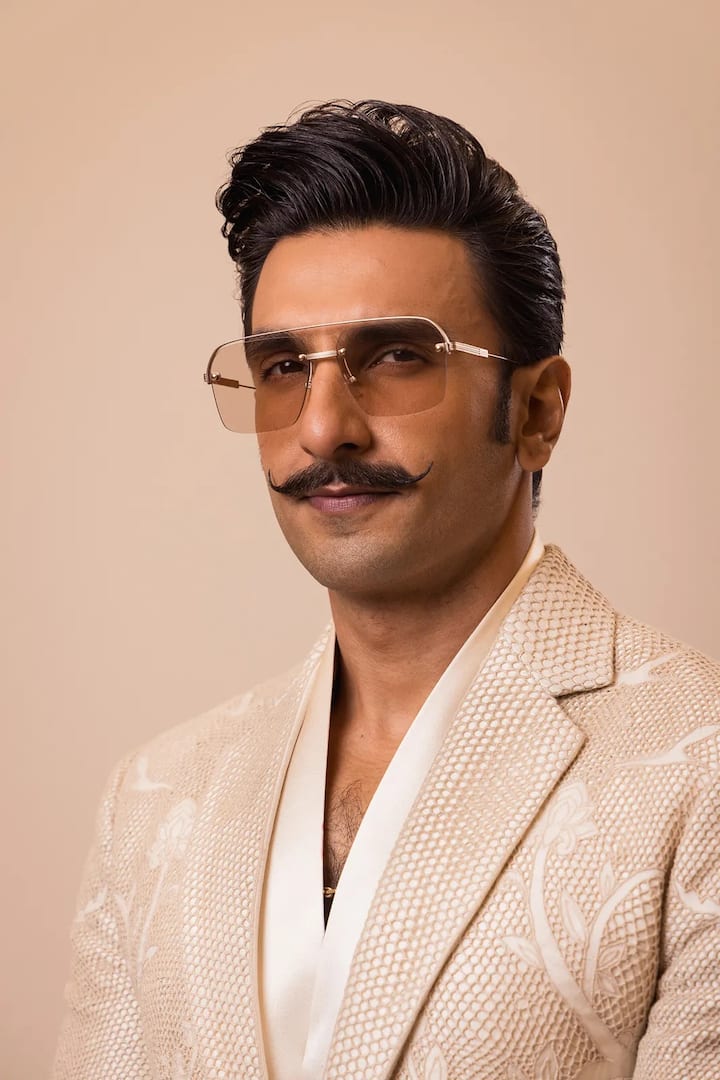 2010 साली रिलीज झालेल्या 'बँड बाजा बारात' या सिनेमातून त्यानं बॉलिवूडमध्ये पाऊल ठेवलं. यानंतर त्यानं अनेक हिट सिनेमांमध्ये काम केलं. पण त्याला खरी जागतिक ओळख 'धुरंधर' या सिनेमामुळे मिळाली.