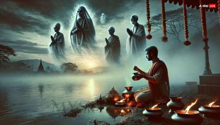 पीपल पर जल चढ़ाकर दीपक जलाएं और शिवलिंग पर जल, काले तिल और बेलपत्र अर्पित करें. मान्यता है इससे शनि दोष में कमी आती है. साढ़ेसाती और ढैय्या के अशुभ प्रभाव भी कम होते हैं.