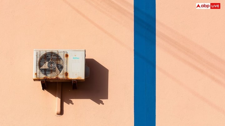 The total cost of purchasing and installing a split air conditioner in Europe ranges between €1000 to €3000. In Indian currency this amount ranges from ₹ 90 thousand to ₹ 2.7 lakh. Unlike India, the installation cost here is often so high that it can exceed the price of the air conditioner itself.