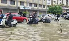 Vapi Rain: વાપીમાં ધોધમાર વરસાદ વરસ્યો, અનેક વિસ્તારો થયા જળમગ્ન