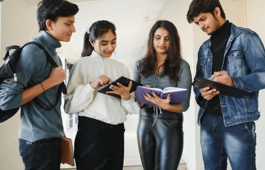 इस एडमिशन के लिए किसी तरह की अलग प्रवेश परीक्षा नहीं होगी. यूनिवर्सिटी छात्रों के ग्रेजुएशन में मिले अंकों और तय योग्यता के आधार पर मेरिट लिस्ट तैयार करेगी. उसी मेरिट के अनुसार उम्मीदवारों को एडमिशन दिया जाएगा.