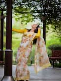 Girija Oak Yellow Saree Photos: उफ्फ... एकच हृदय आहे, गिरीजा किती वेळा जिंकशील? पिवळ्या साडीत 'नॅशनल क्रश'चं खुललं सौंदर्य, PHOTOs