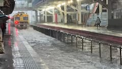 Mumbai Rain Nalasopara: नालासोपाऱ्यात भयानक पाऊस, रेल्वेचा प्लॅटफॉर्म बुडेपर्यंत पाणी साचलं, लोकल ट्रेनची वाहतूक विस्कळीत