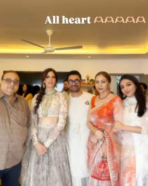 आमिर के करीबी रिश्तेदारों के अलावा, कई जाने-माने लोग भी इस शादी में शामिल हुए थे.