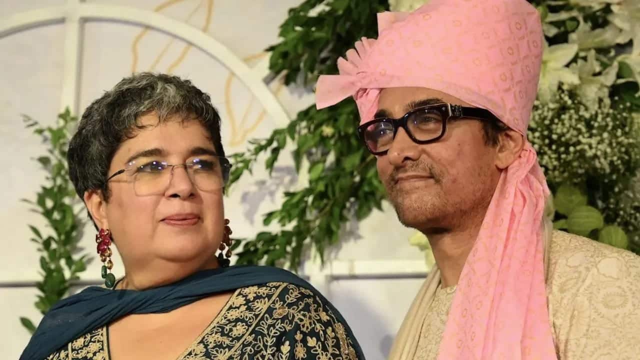 Aamir Khan first married Reena Dutta in 1986. Reena Dutta was his first love, with whom he has two children Ayra Khan and Junaid Khan. However, after living together for about 16 years, both of them got divorced in 2002.