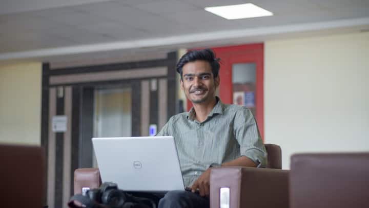 Due to the increasing use of digital platforms, employment opportunities in new areas are increasing rapidly. These include areas like digital marketing, search engine optimization, social media management, video production, mobile app development and graphic designing. In such a situation, you can do many courses out of these courses. 
