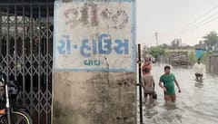 Surat Rain: સુરતના કામરેજમાં 12 ઈંચ વરસાદ ખાબકતા જળબંબાકાર, લોકોના ઘરોમાં ઘૂસ્યા પાણી