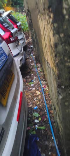 Mumbai Powai Crocodile News: मुंबईत पावसाचं पाणी ओसरताच महाकाय मगर दिसली; गाडीच्या मागे लपली, पवईत रेस्क्यूचा थरार, PHOTO