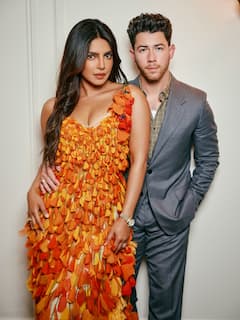 Priyanka Chopra: పారిస్‌తో ప్రియాంక... మోడ్రన్ డ్రస్‌లో Varanasi మందాకినీ