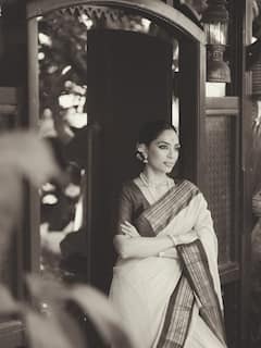 Sobhita Dhulipala: చేనేత చీరలో శోభిత... సంప్రదాయానికి అక్కినేని పెద్ద కోడలి ఓటు