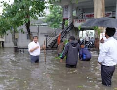 Surat Rain Photos: ડાયમંડ સિટી સુરતમાં મેઘતાંડવ, વરાછા અને સિટીલાઈટ સહિતના કેટલાય વિસ્તારો બેટમાં ફેરવાયા