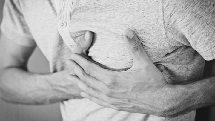 One of the most serious reasons behind this swelling can be heart disease. When your heart is unable to pump blood through the body at its full capacity, blood starts pooling back in the veins, causing swelling in the legs. If you feel difficulty in breathing, fatigue or chest pain along with swelling, then consider it as an emergency and contact the doctor immediately.