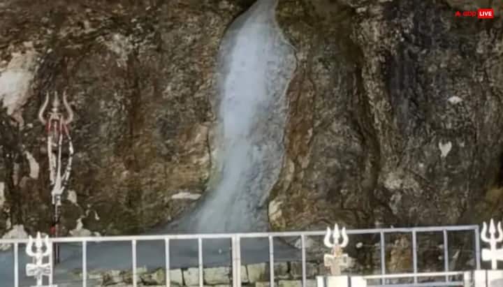 The size of the sacred Shivling built in Amarnath has melted to one foot. Even before the disappearance of Himlinga, more than one lakh devotees had already had darshan of Baba Barfani in the holy cave. There is disappointment among the devotees after this picture surfaced.