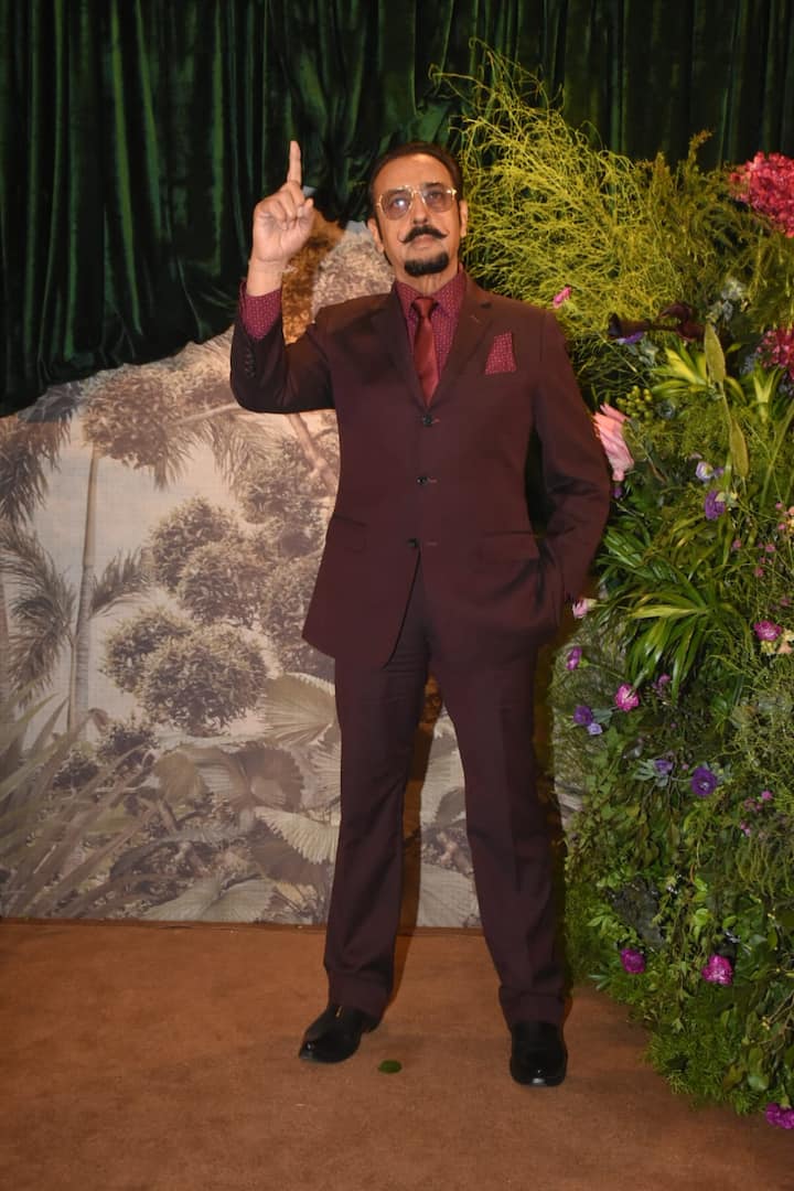 Gulshan Grover also became a part of this party. He wore a maroon color suit.