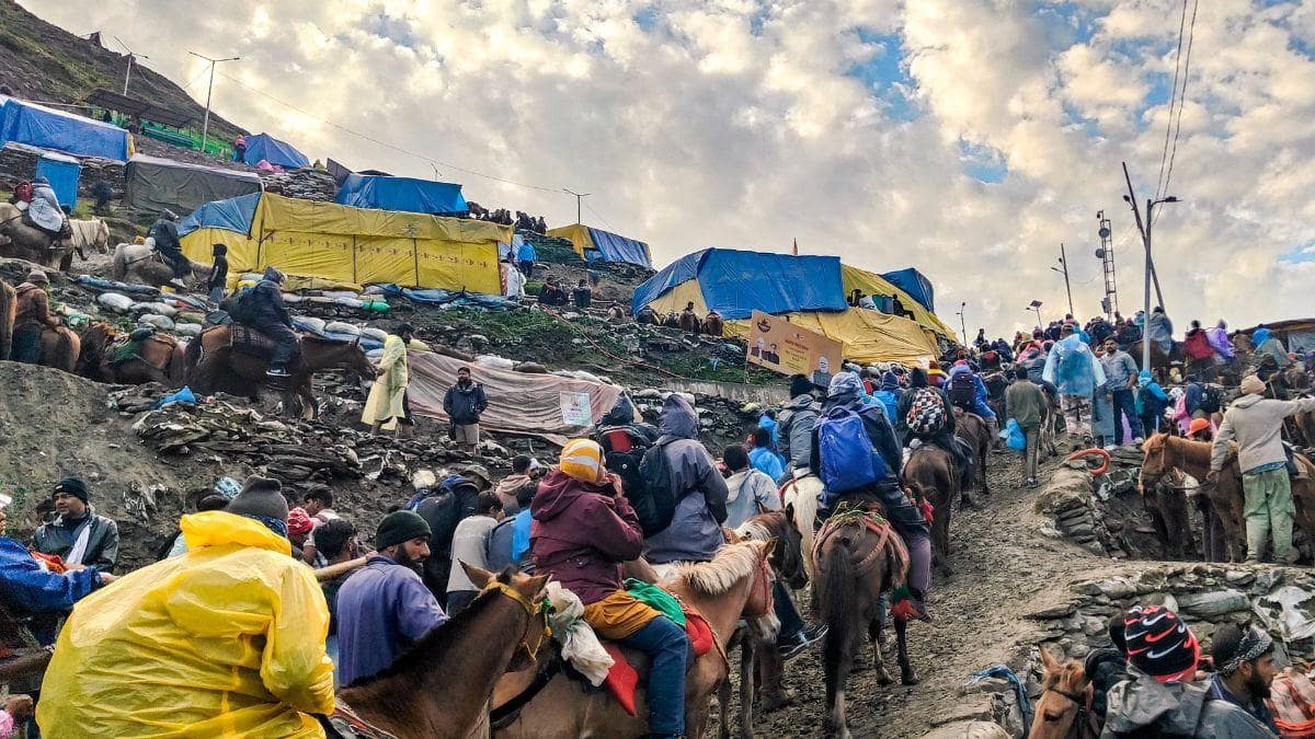 Record Surge: Largest Batch of 8,815 Devotees Departs Jammu for Amarnath Yatra Amid Tight Security