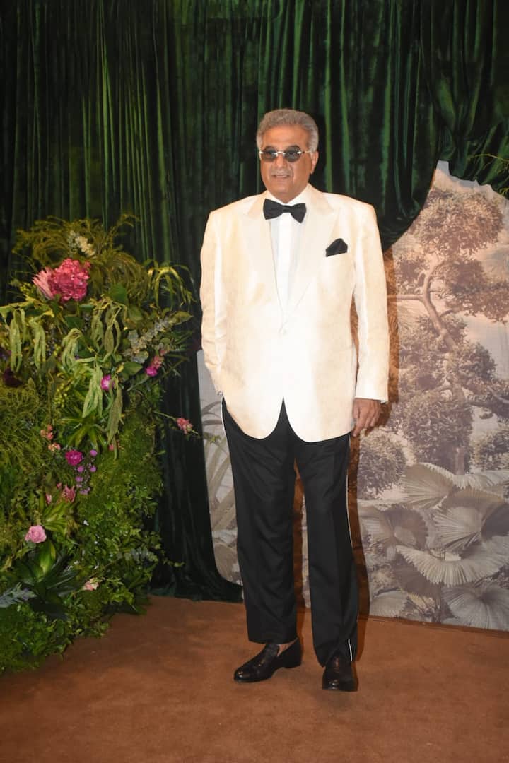 Boney Kapoor did two looks. In one look, he was seen in white shirt, black pants and white jacket. In the second look, he was seen in a peach colored suit.