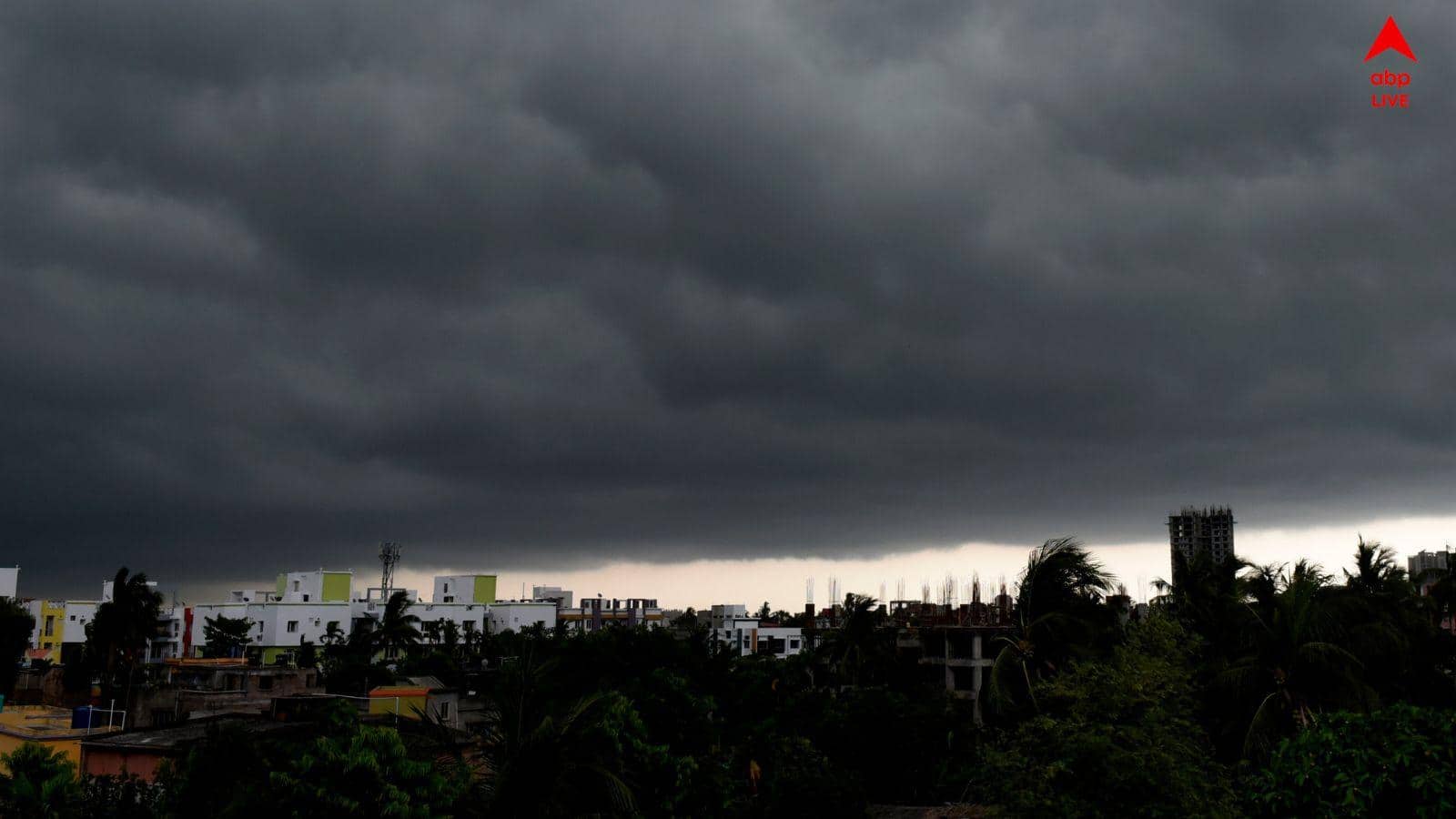 Weather Update: নিম্নচাপের জের, বইবে ঝোড়ো হাওয়া, আজ তুমুল বর্ষণের আশঙ্কা দক্ষিণবঙ্গের জেলায় জেলায়