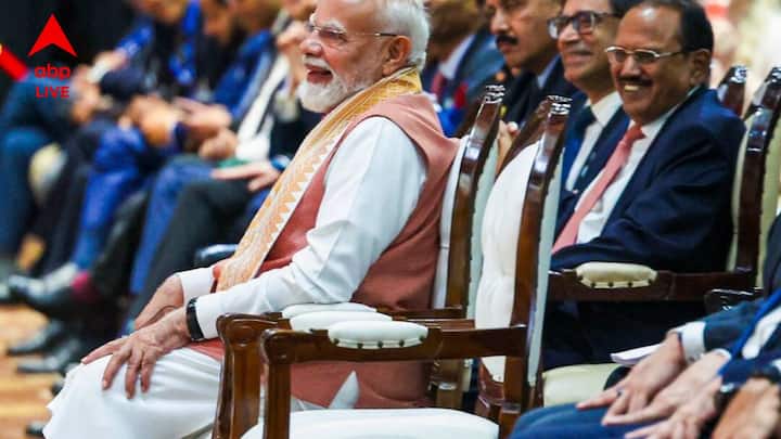 রাশিয়া তাঁকে ‘অর্ডার অফ সেন্ট অ্যান্ড্রু দ্য অ্যাপোস্টল’ এবং ফ্রান্স ‘গ্র্যান্ড ক্রস অফ দ্য লিজিয়ন অফ অনার’ প্রদান করেছে। ইথিওপিয়া ২০২৫ সালের ডিসেম্বরে মোদিকে তাদের সর্বোচ্চ পুরস্কার, ‘গ্রেট অনার নিশান অফ ইথিওপিয়া’ প্রদান করে। যেখানে ভারত-ইথিওপিয়া অংশীদারিত্ব শক্তিশালীকরণে তাঁর ভূমিকার প্রশংসা করা হয় এবং তাঁকে একজন “বৈশ্বিক রাষ্ট্রনায়ক” হিসেবে বর্ণনা করা হয়।