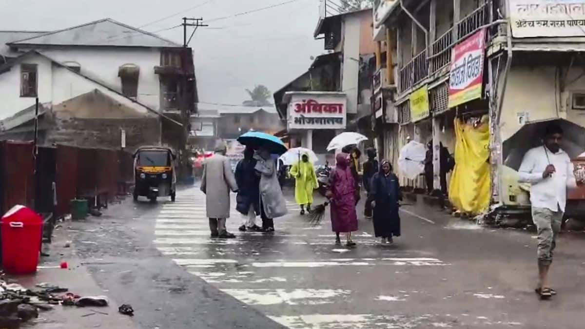 Monsoon Havoc Across India: IMD Issues Heavy Rain Alerts For Delhi, Ghaziabad, Flooding Disrupts Life