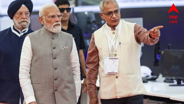 রাষ্ট্রপ্রধান হিসাবে একের পর এক দেশে সফর করেছেন প্রধানমন্ত্রী মোদি। যে সব দেশে গেছেন সেসব দেশে থেকে পেয়েছেন বিরাট সম্মান। গত ১২ বছরেরও বেশি সময় ধরে তিনি রয়েছেন প্রধানমন্ত্রীর কুর্সিতে। আর এখনও পর্যন্ত ৩৪টি আন্তর্জাতিক সম্মানে ভূষিত হয়েছেন।