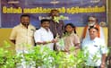 தேவகோட்டை மாணவர்களுக்கு 5 வகை மரக்கன்றுகள்: பசுமைப் புரட்சிக்கு வித்திட்ட நகராட்சி!