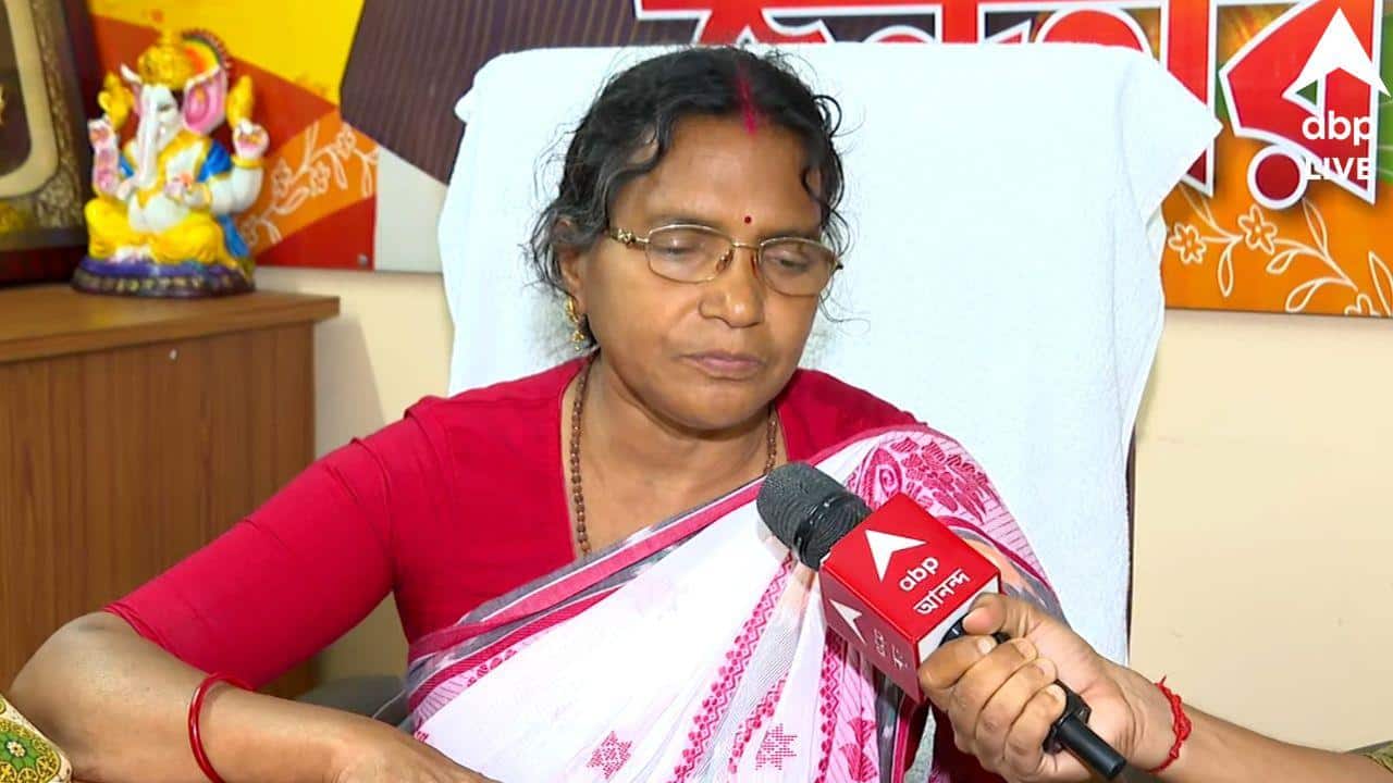 RG Kar Case: ‘ধর্ষকের বেঁচে থাকার অধিকার নেই’, বারুইপুরকাণ্ডে এনকাউন্টারকে সমর্থন অভয়ার মায়ের, রত্না দেবনাথ বললেন, ‘আসল অপরাধীরা আর জি করে ঘুরে বেড়াচ্ছে’